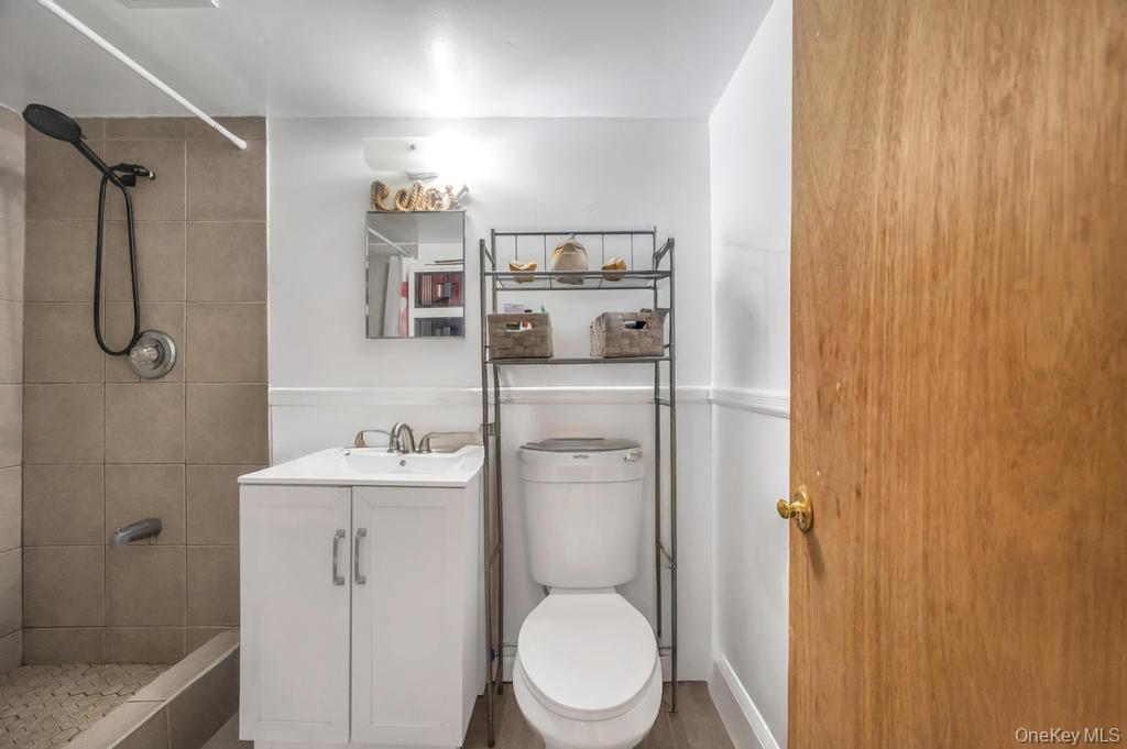 Single Family Dogwood Suffolk County, NY 11951, MLS-910654-34