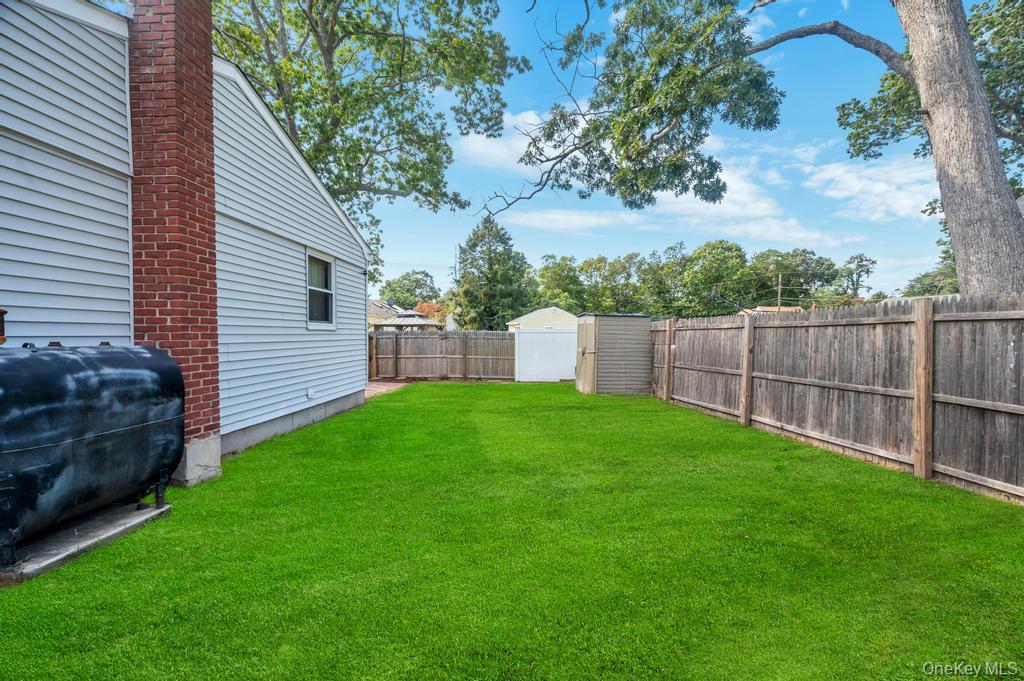 Single Family Dogwood Suffolk County, NY 11951, MLS-910654-7