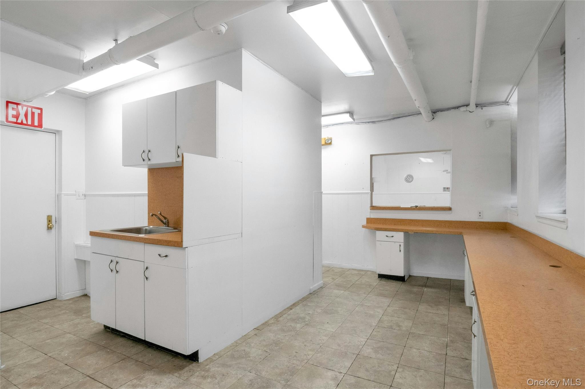 Commercial Lease Davidson  Bronx, NY 10468, MLS-910732-5