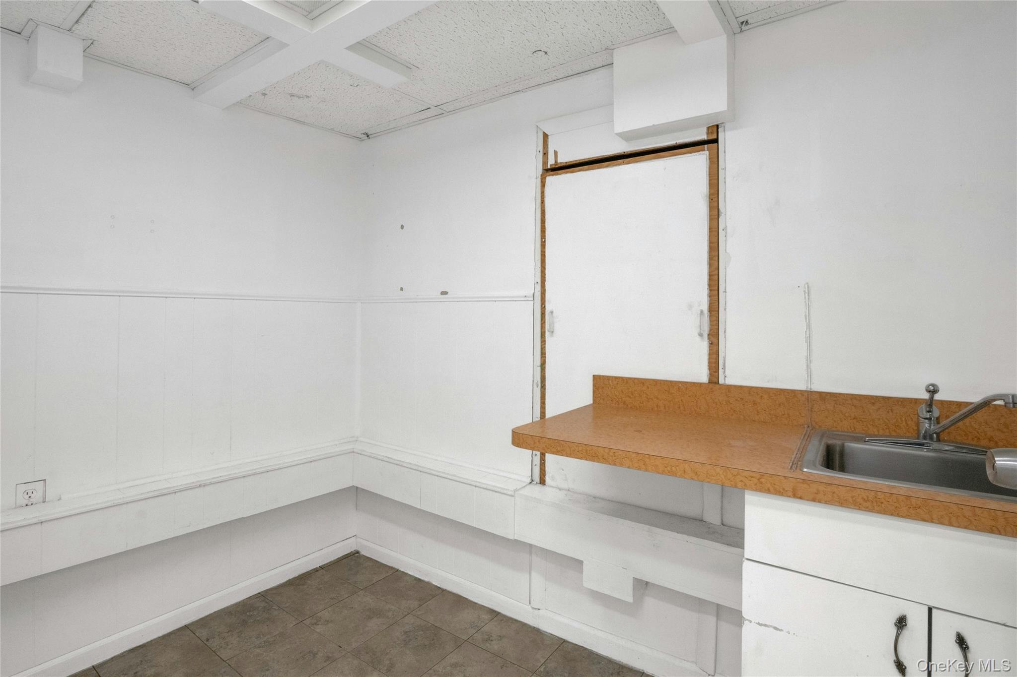 Commercial Lease Davidson  Bronx, NY 10468, MLS-910732-8