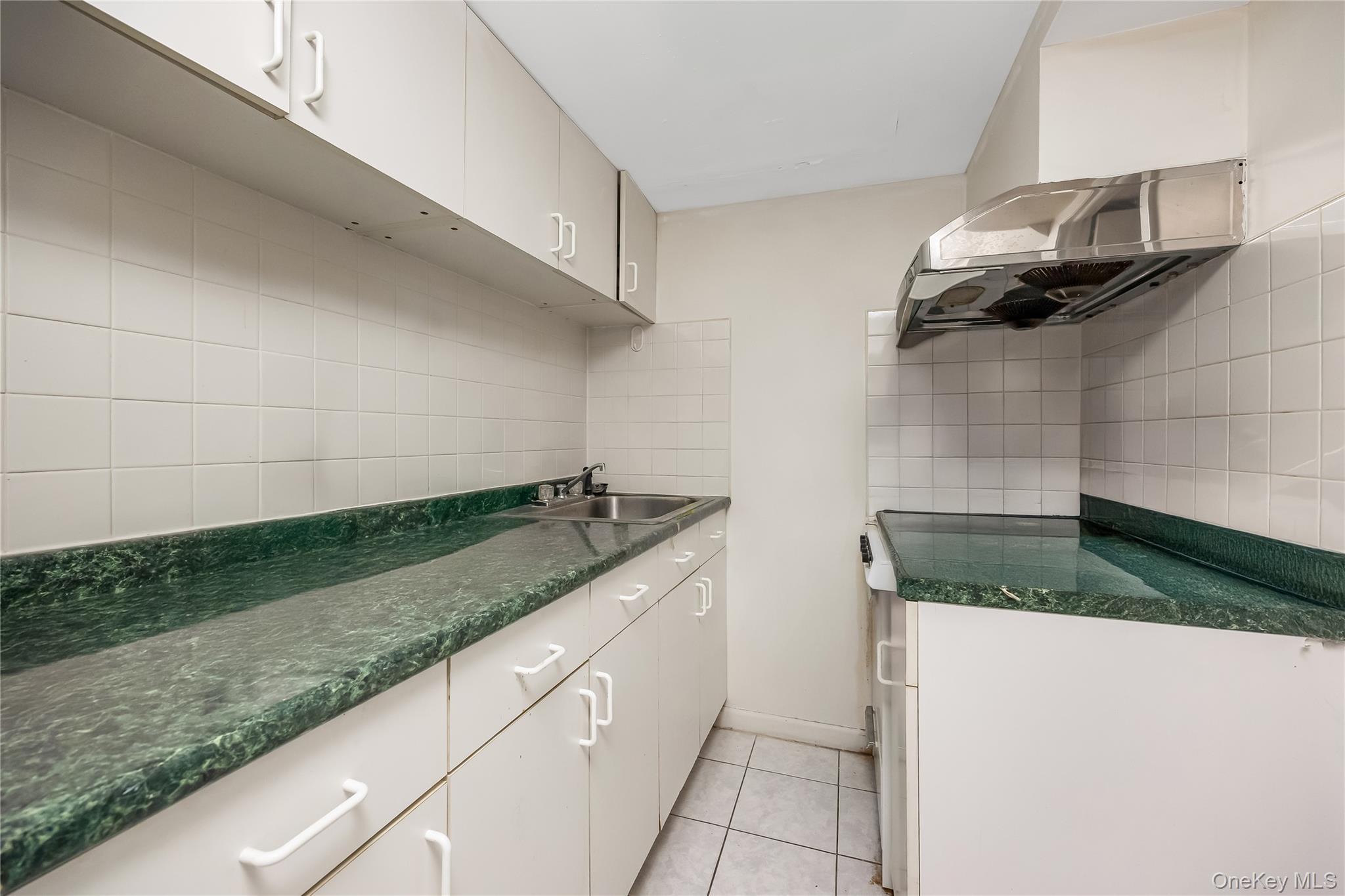 Single Family 175  Queens, NY 11366, MLS-910740-24