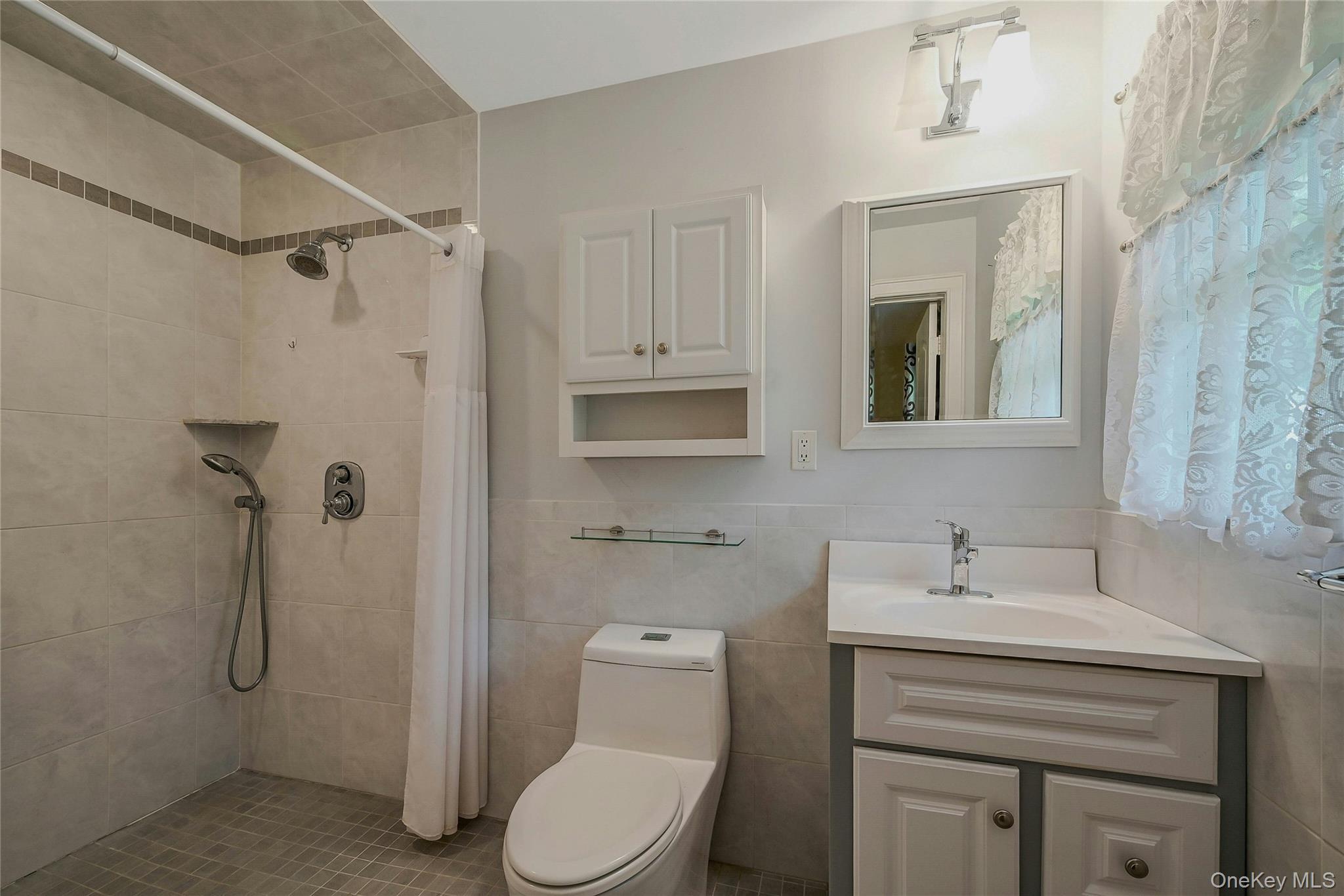 Single Family Hillcrest  Suffolk County, NY 11777, MLS-910786-21