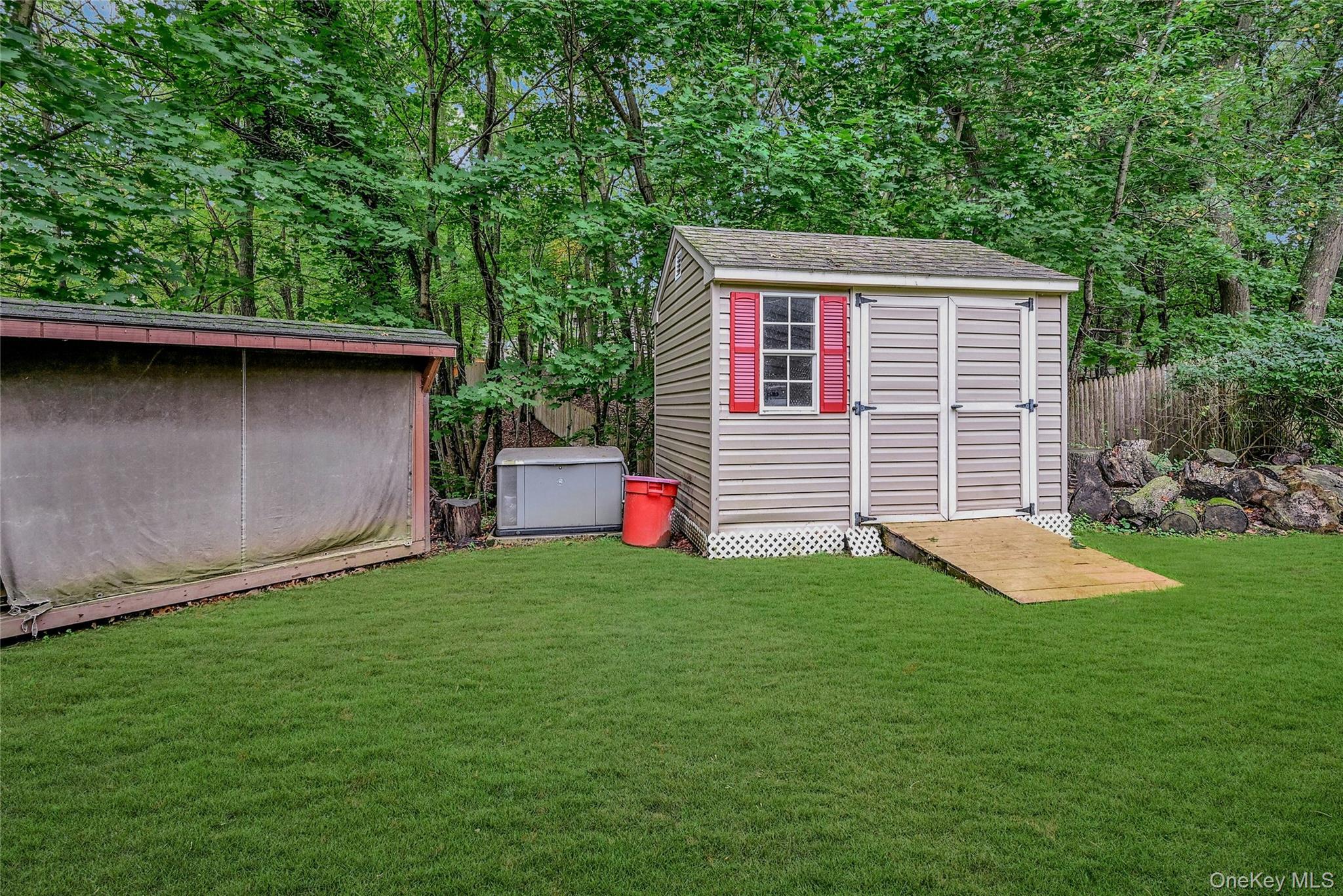 Single Family Hillcrest  Suffolk County, NY 11777, MLS-910786-32