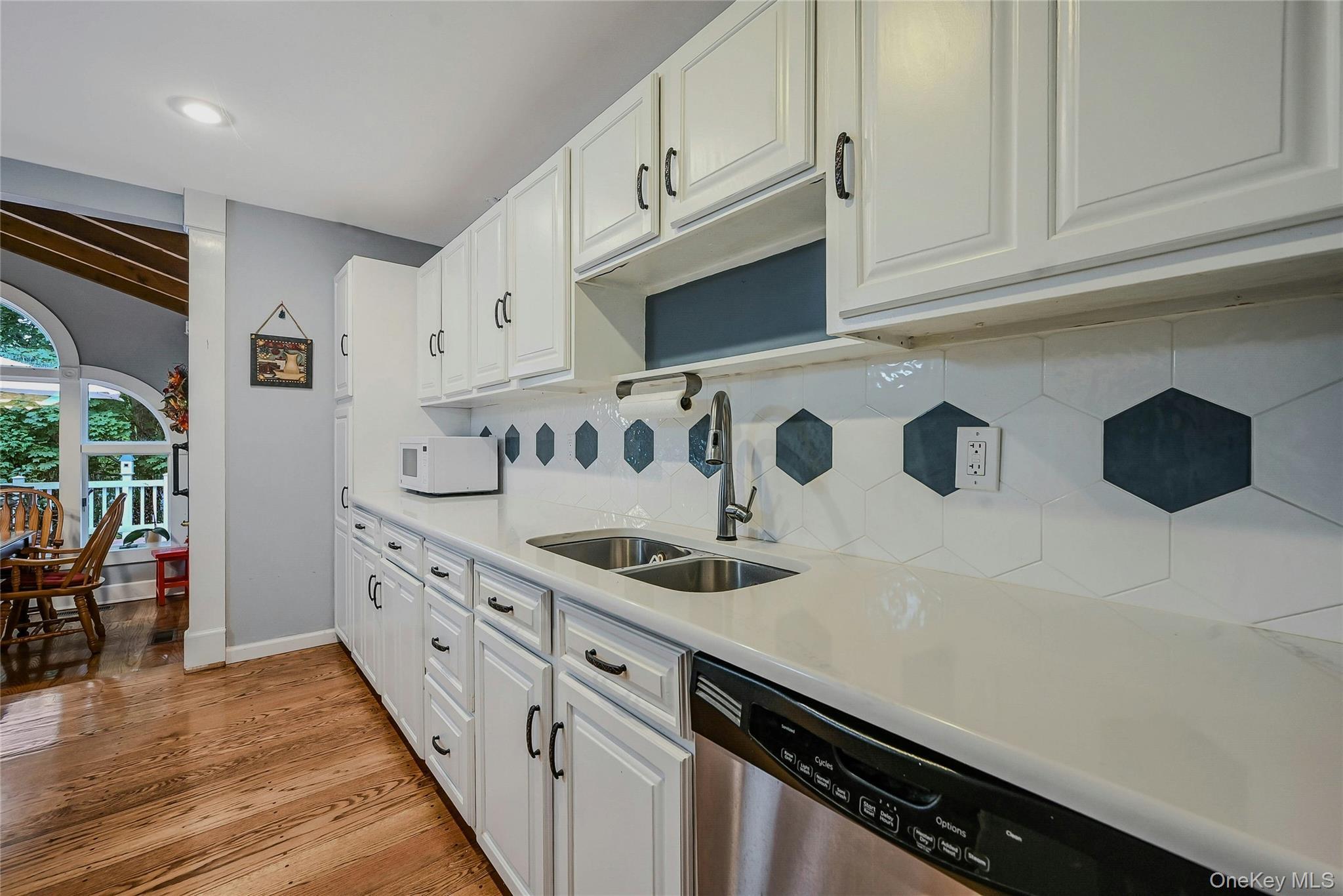 Single Family Hillcrest  Suffolk County, NY 11777, MLS-910786-8