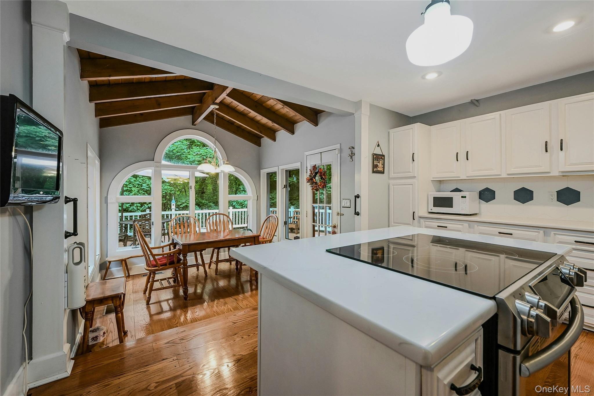 Single Family Hillcrest  Suffolk County, NY 11777, MLS-910786-9