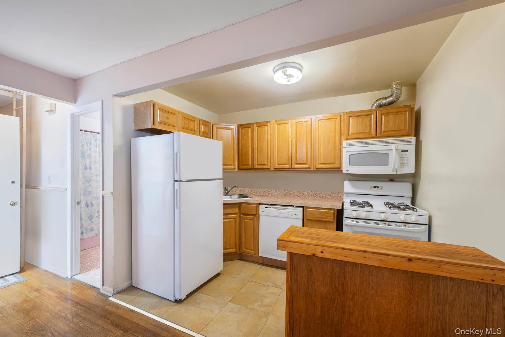 Single Family Oneida  Bronx, NY 10470, MLS-910789-5
