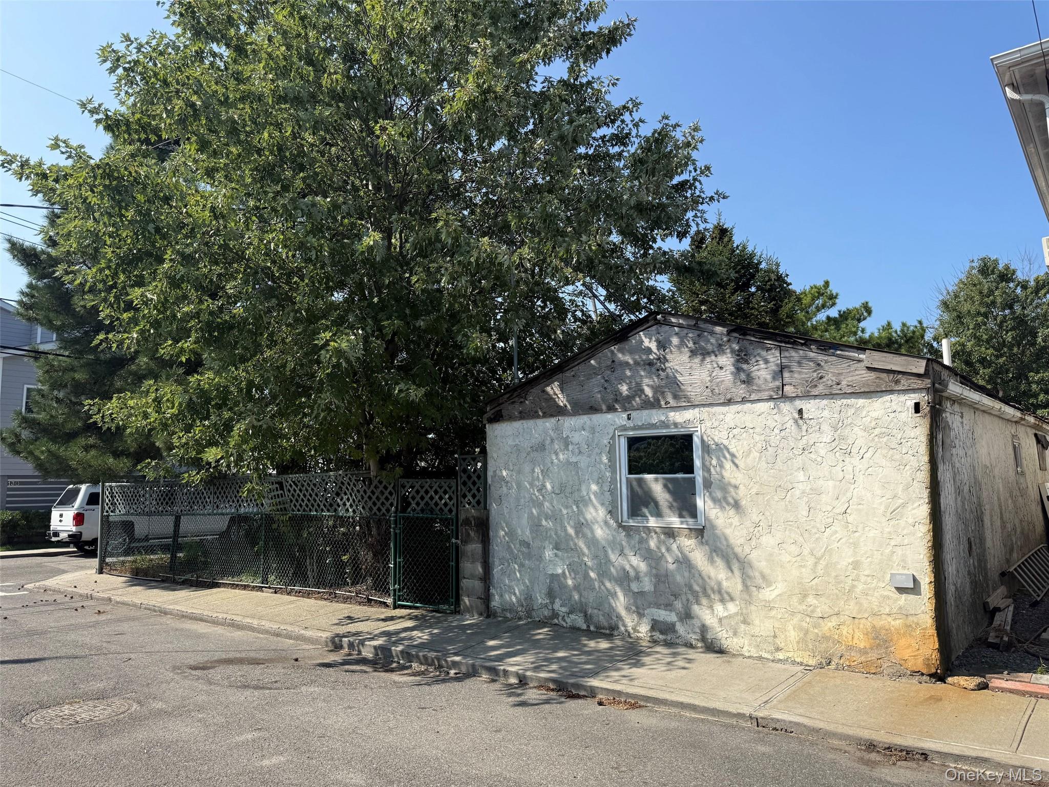 Single Family Walton  Queens, NY 11693, MLS-910803-2