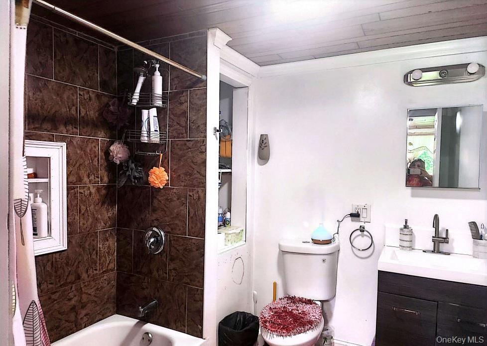 Single Family Bedford  Suffolk County, NY 11749, MLS-910809-13