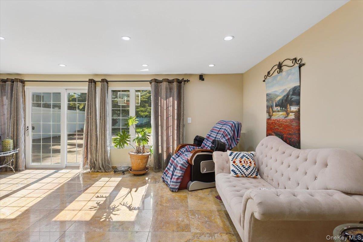 Single Family Amherst Nassau County, NY 11598, MLS-910840-17