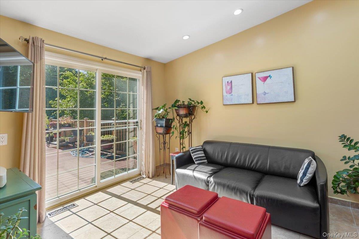 Single Family Amherst Nassau County, NY 11598, MLS-910840-18