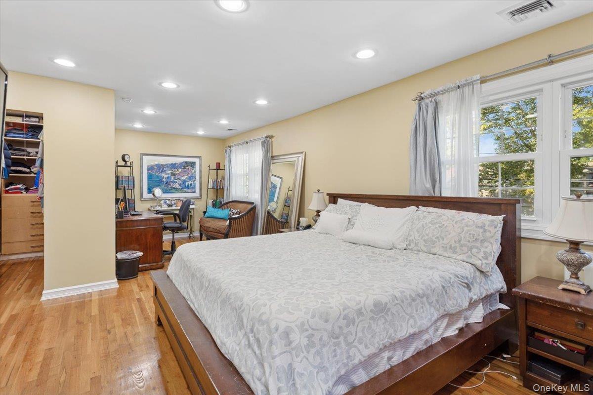 Single Family Amherst Nassau County, NY 11598, MLS-910840-21