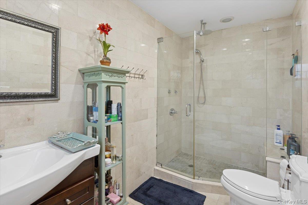 Single Family Amherst Nassau County, NY 11598, MLS-910840-25