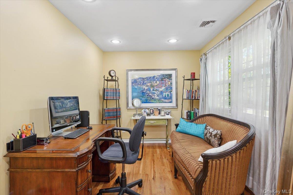 Single Family Amherst Nassau County, NY 11598, MLS-910840-26