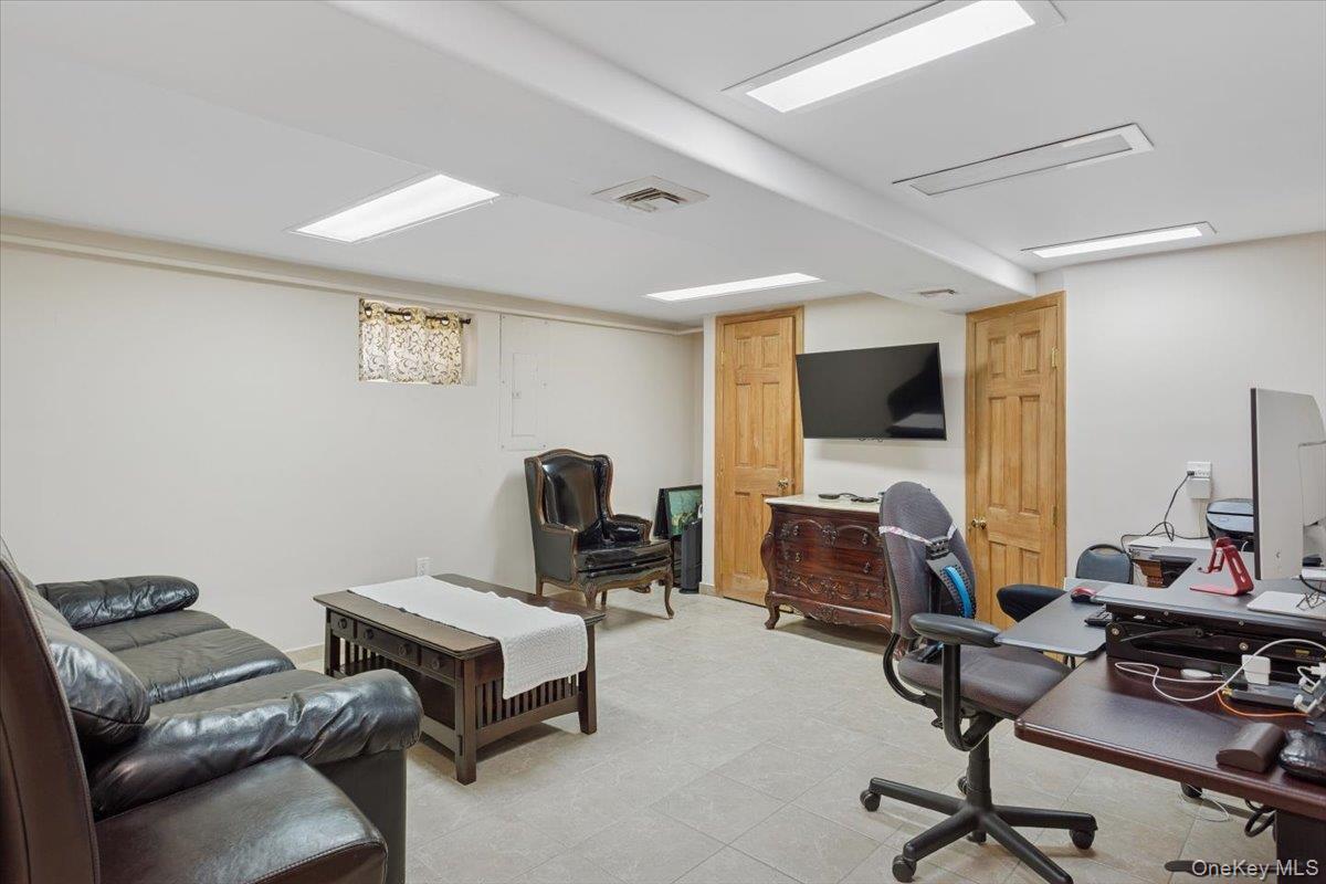 Single Family Amherst Nassau County, NY 11598, MLS-910840-27