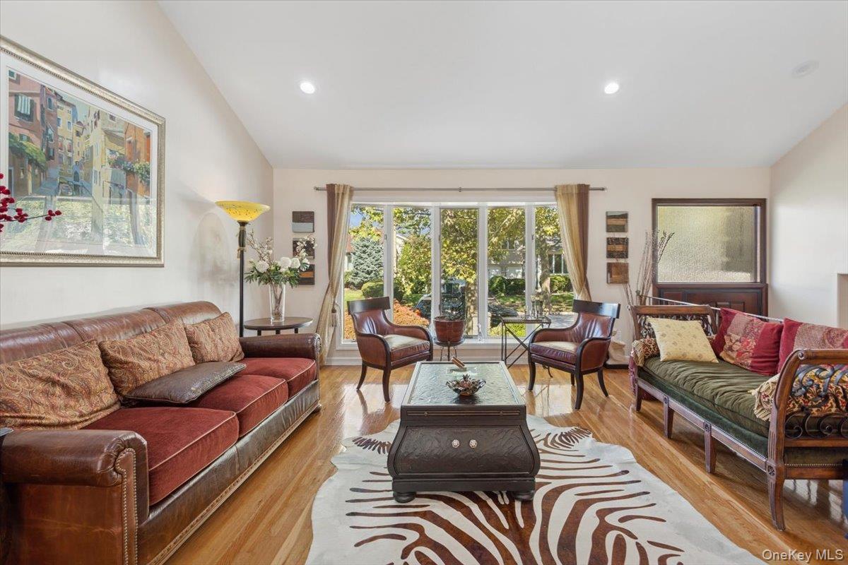 Single Family Amherst Nassau County, NY 11598, MLS-910840-7