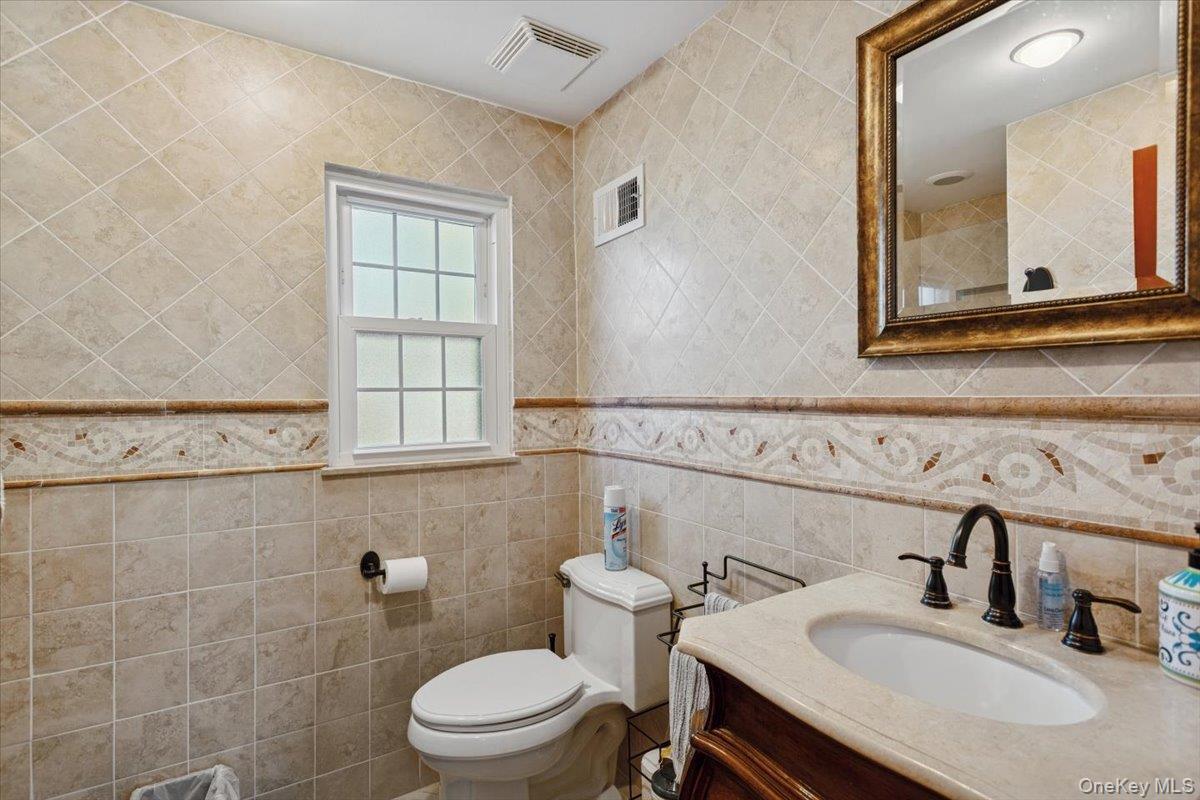 Single Family Amherst Nassau County, NY 11598, MLS-910840-8