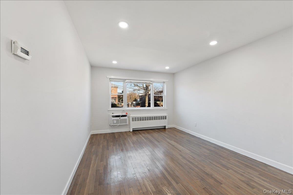 Single Family Mcowen Avenue  Bronx, NY 10475, MLS-910993-10