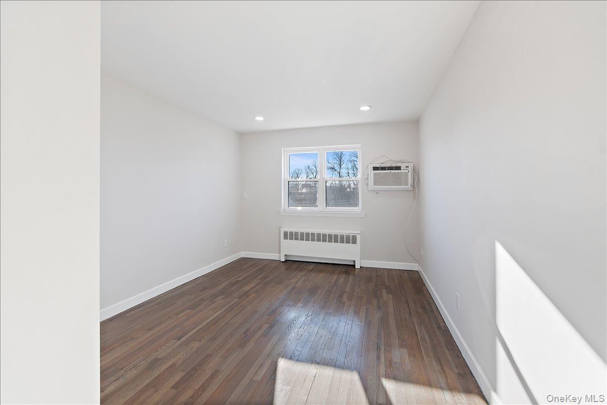 Single Family Mcowen Avenue  Bronx, NY 10475, MLS-910993-22