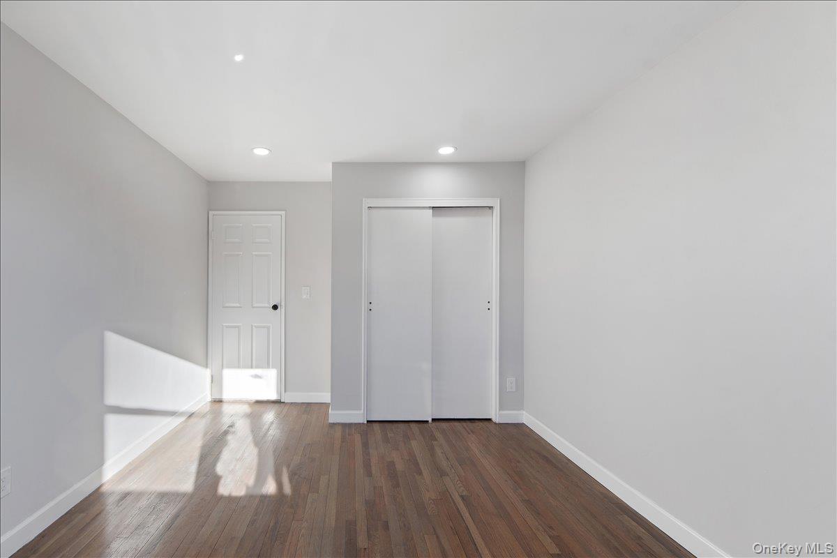 Single Family Mcowen Avenue  Bronx, NY 10475, MLS-910993-23