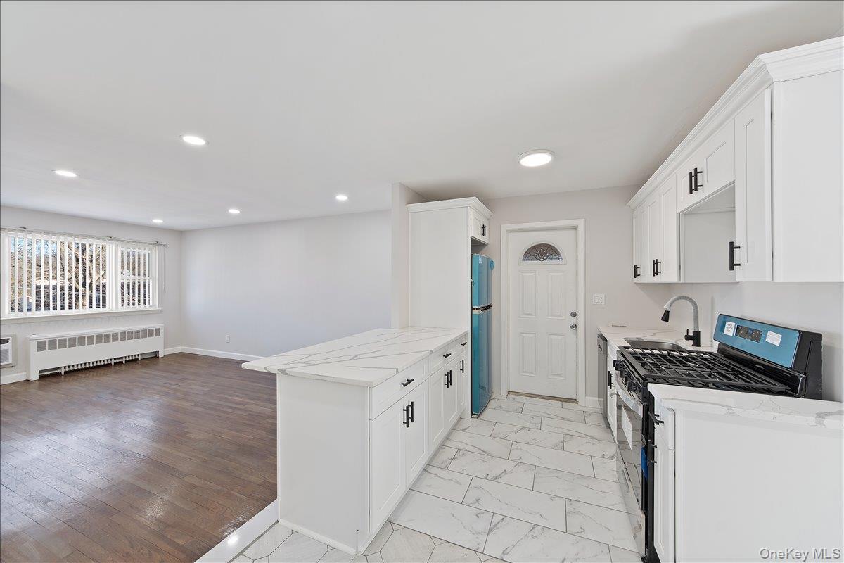 Single Family Mcowen Avenue  Bronx, NY 10475, MLS-910993-30