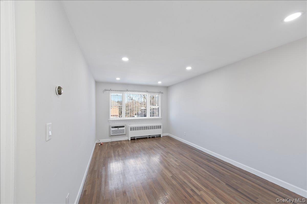 Single Family Mcowen Avenue  Bronx, NY 10475, MLS-910993-31