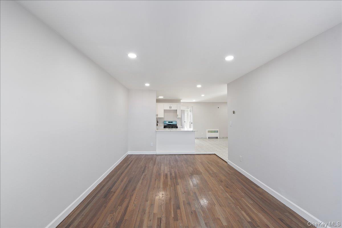 Single Family Mcowen Avenue  Bronx, NY 10475, MLS-910993-33