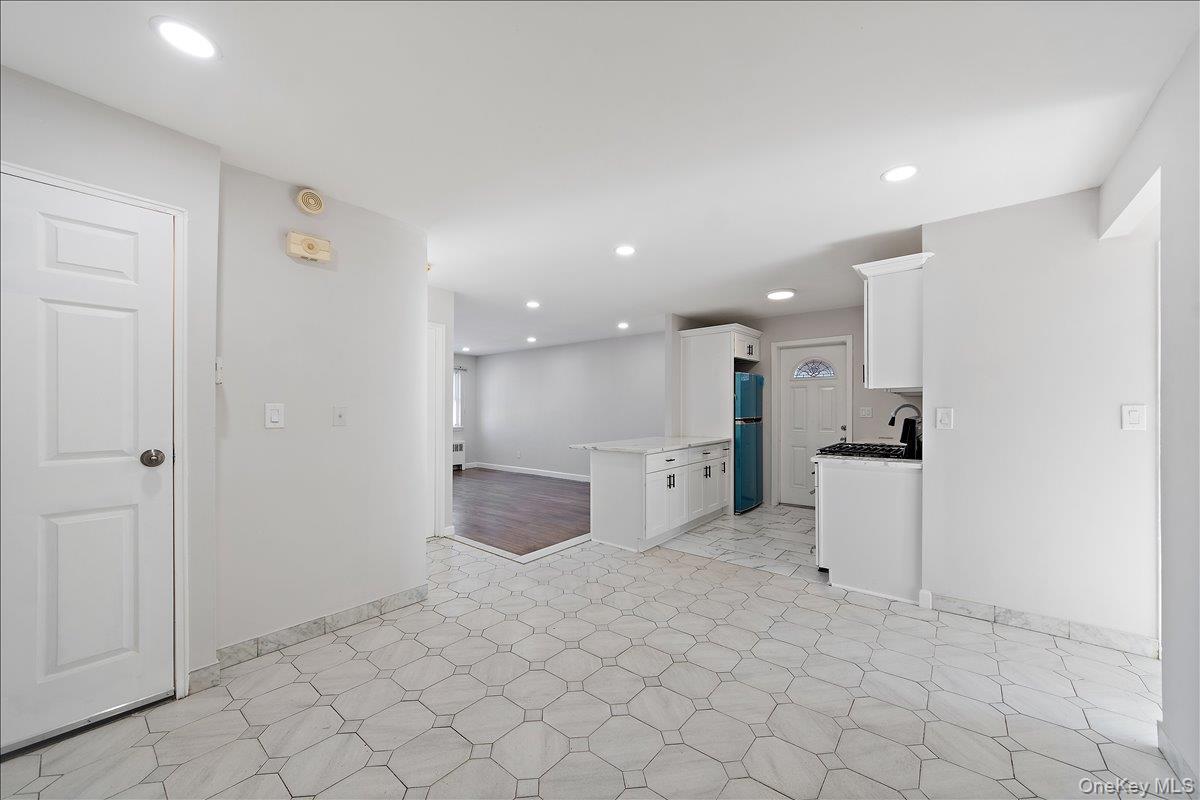 Single Family Mcowen Avenue  Bronx, NY 10475, MLS-910993-35