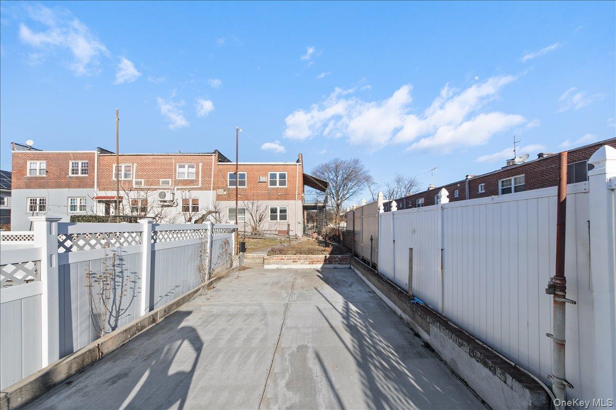 Single Family Mcowen Avenue  Bronx, NY 10475, MLS-910993-38