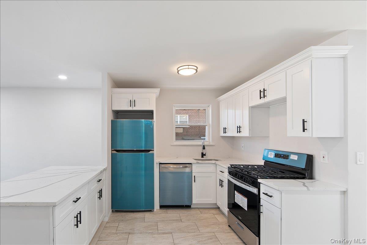 Single Family Mcowen Avenue  Bronx, NY 10475, MLS-910993-5