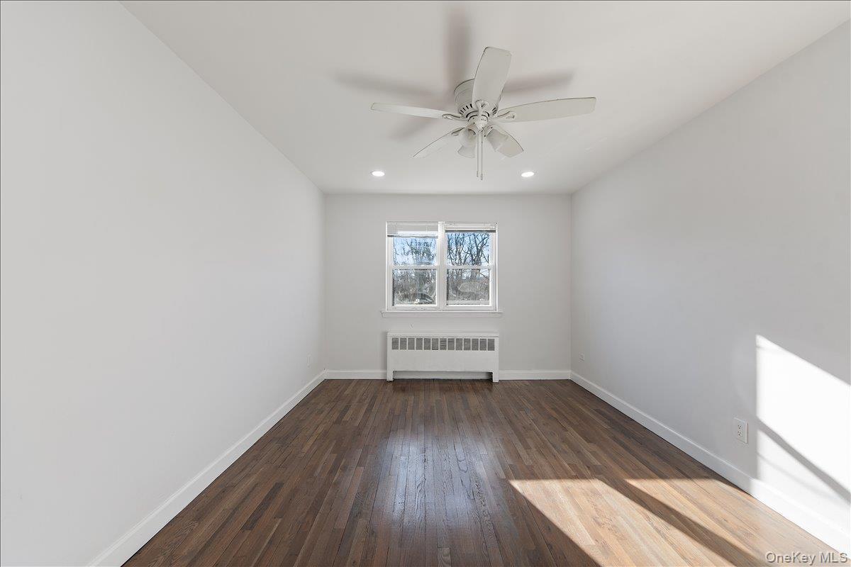 Single Family Mcowen Avenue  Bronx, NY 10475, MLS-910993-6