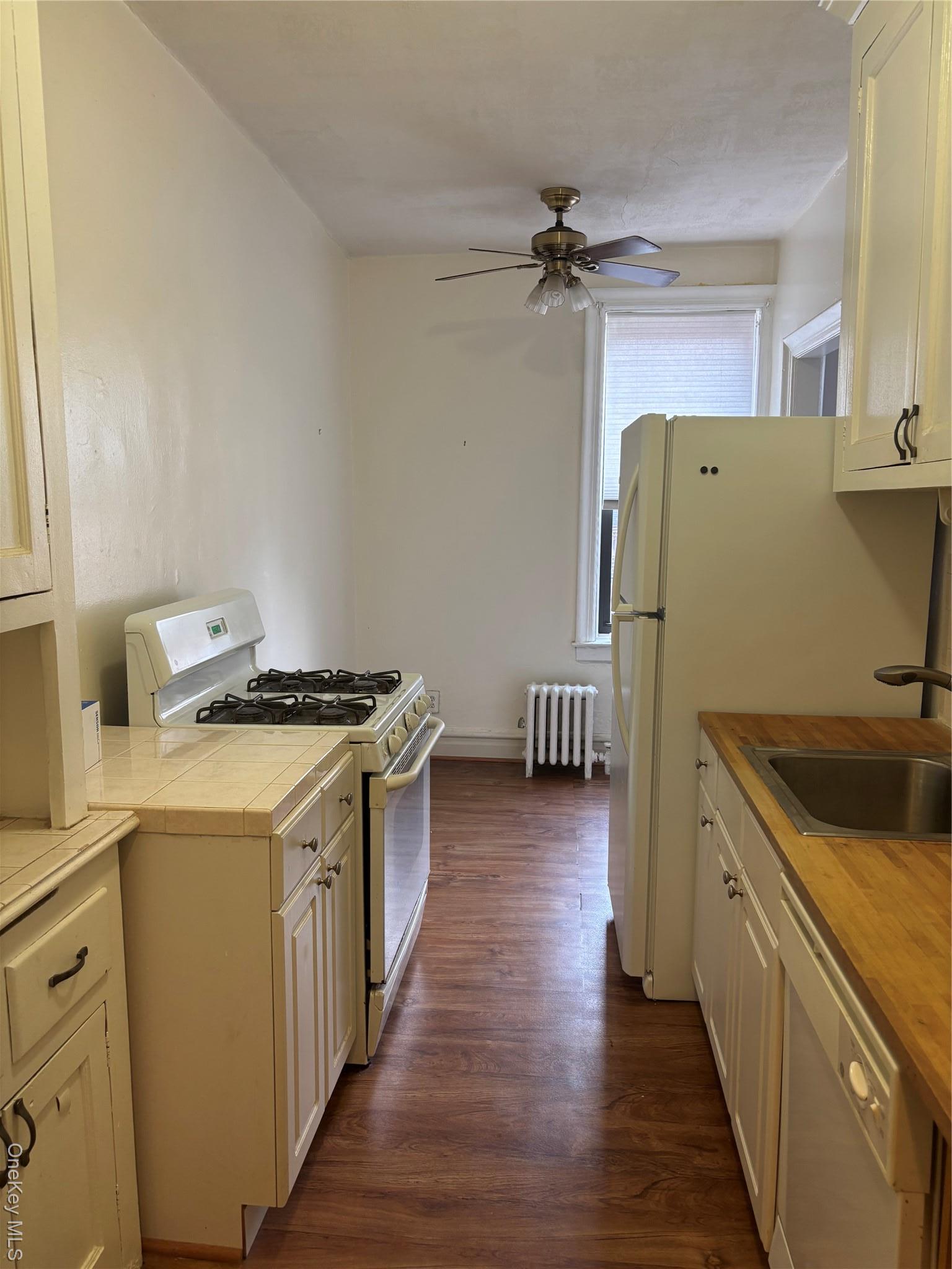 Coop Powells Cove Boulevard  Queens, NY 11357, MLS-910998-3