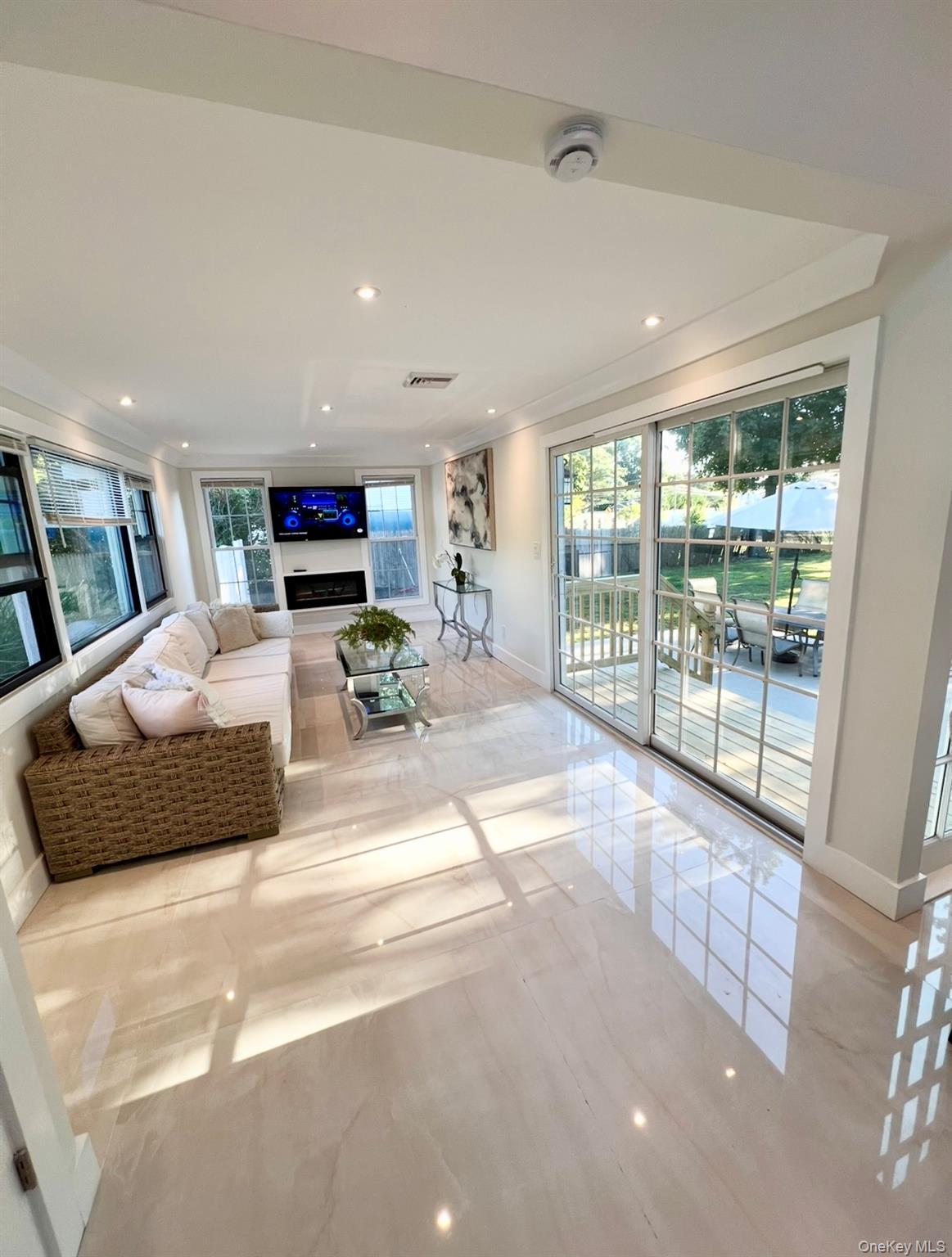 Single Family Locust Suffolk County, NY 11769, MLS-911049-10