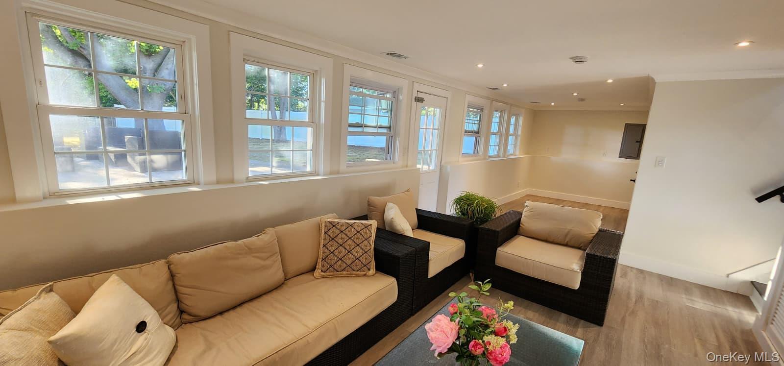 Single Family Locust Suffolk County, NY 11769, MLS-911049-22