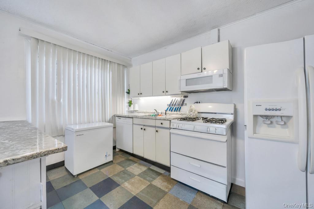 Single Family Park  Nassau County, NY 11580, MLS-911050-2