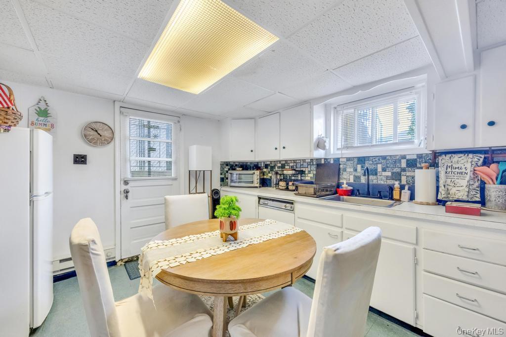 Single Family Park  Nassau County, NY 11580, MLS-911050-8