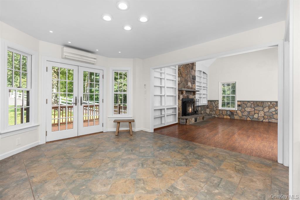 Single Family Jewel  Out Of Area, NY 06812, MLS-911056-18