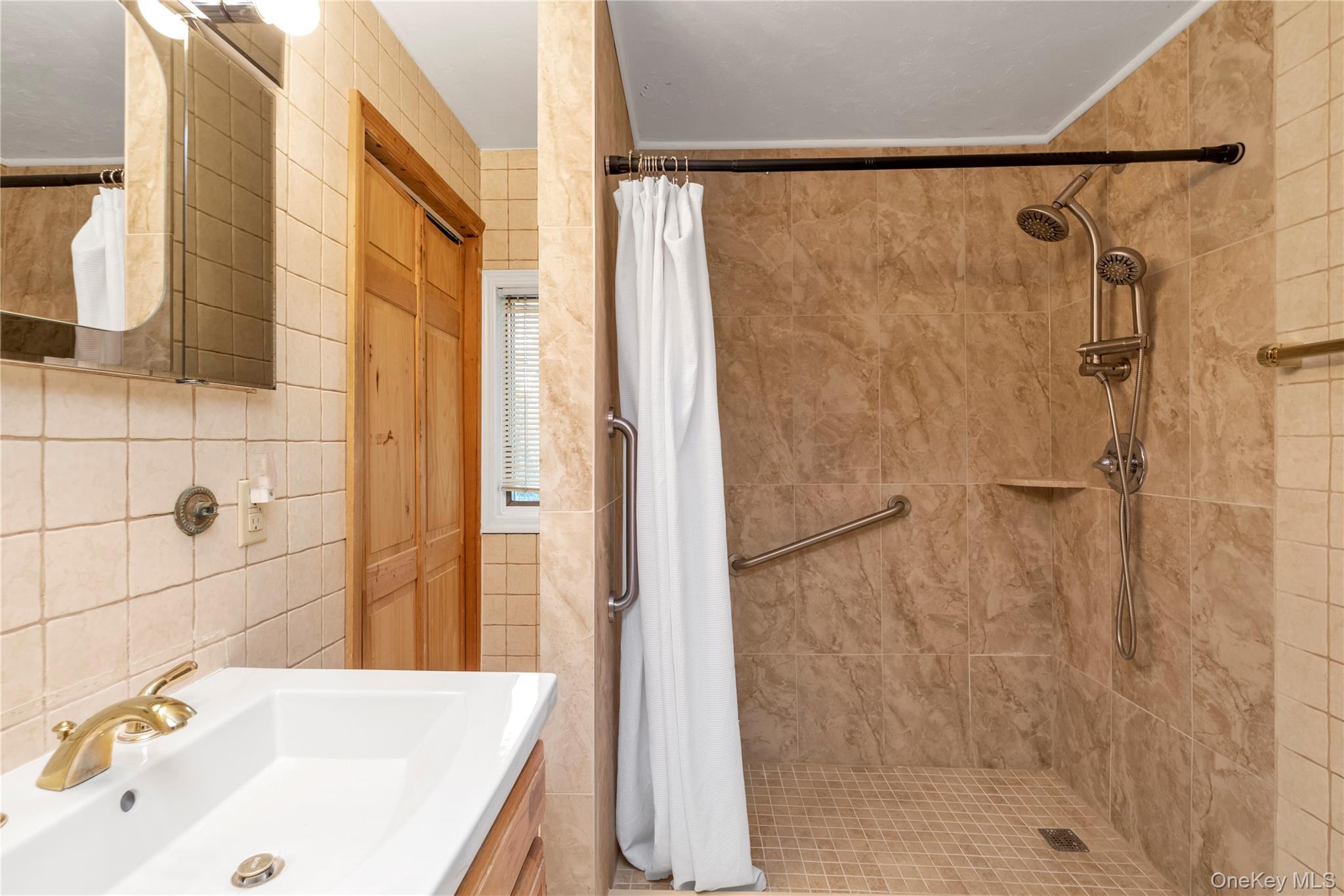 Single Family Hillturn Nassau County, NY 11577, MLS-911067-17