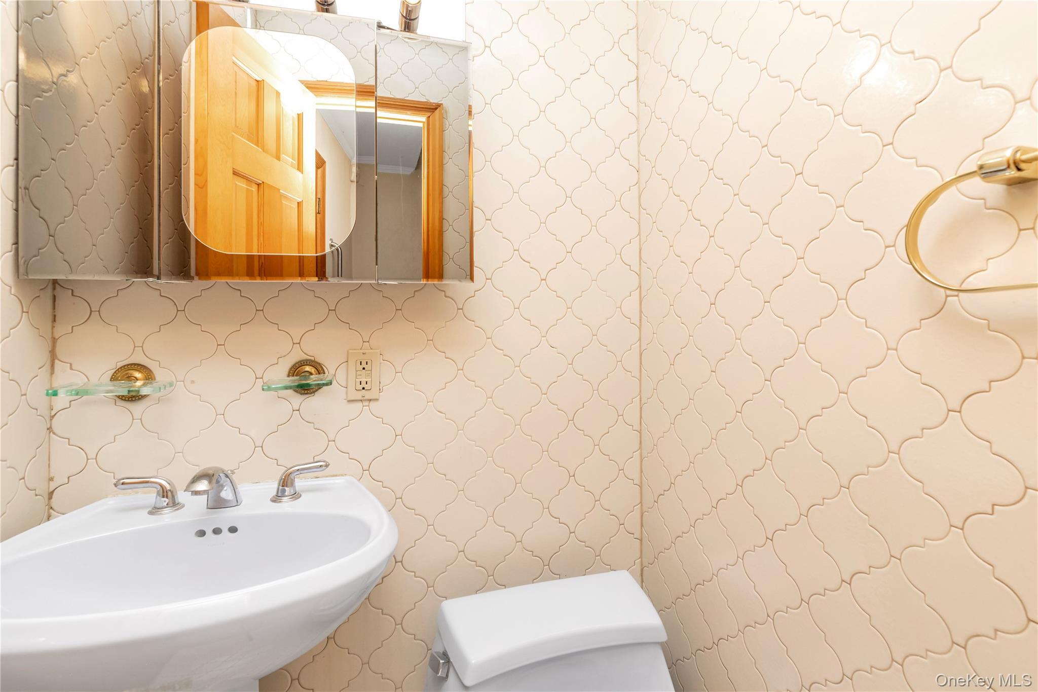 Single Family Hillturn Nassau County, NY 11577, MLS-911067-8