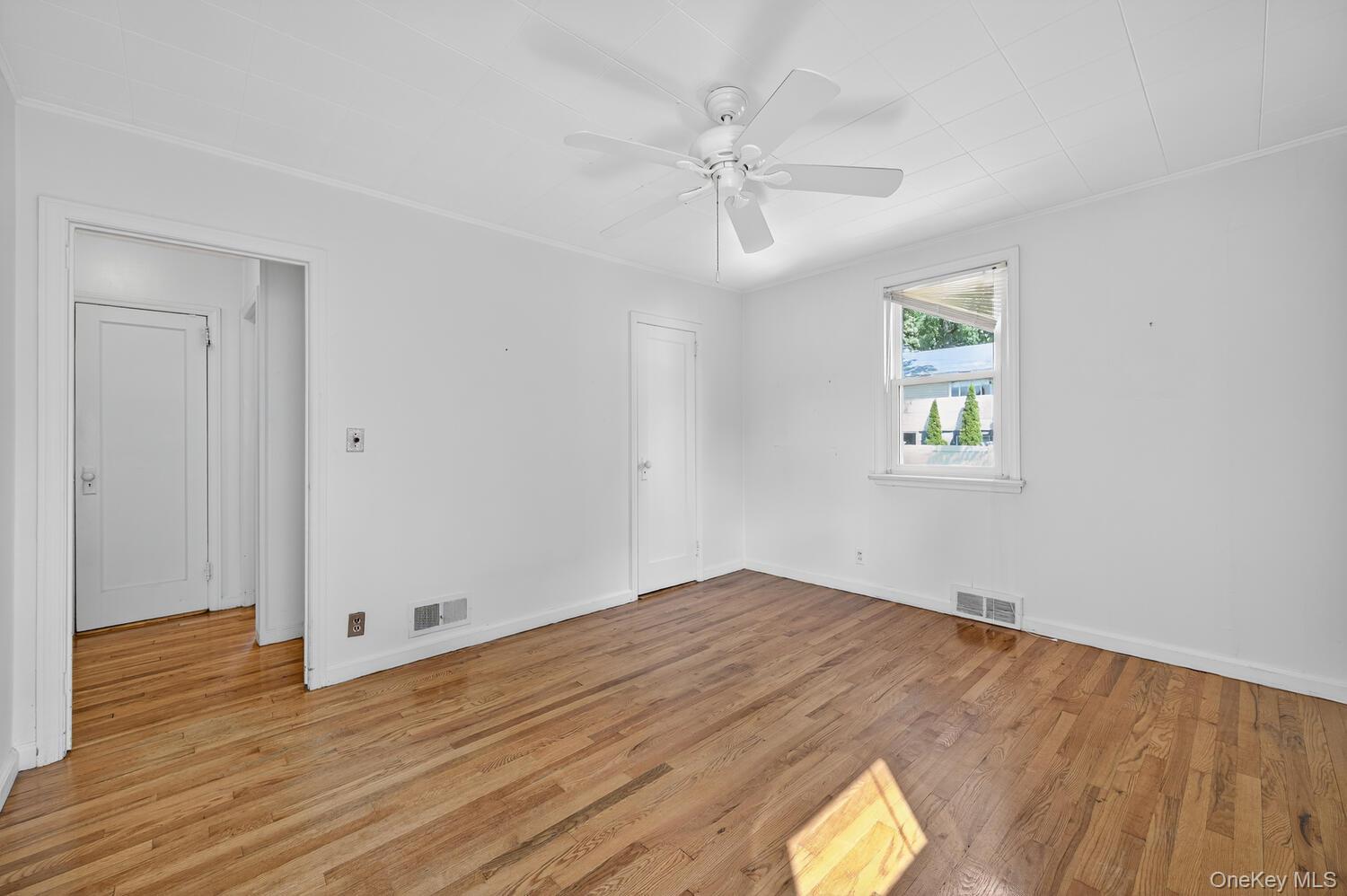 Single Family Hickory  Nassau County, NY 11709, MLS-911088-20