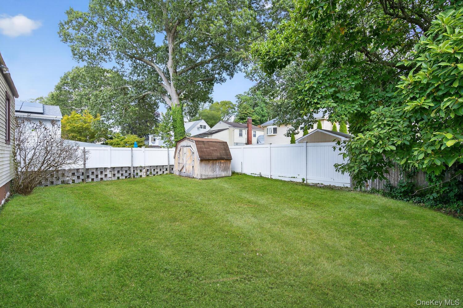 Single Family Hickory  Nassau County, NY 11709, MLS-911088-27