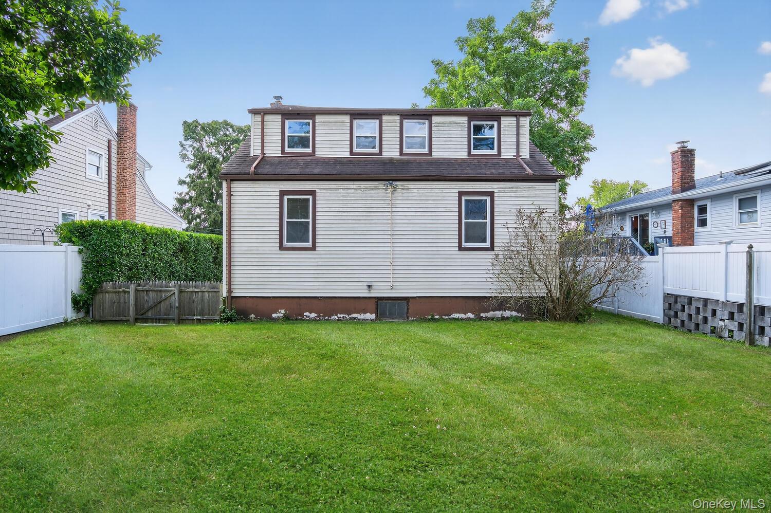 Single Family Hickory  Nassau County, NY 11709, MLS-911088-28