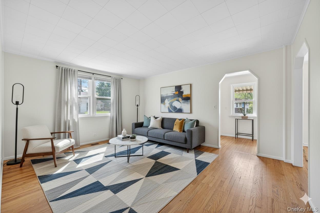 Single Family Hickory  Nassau County, NY 11709, MLS-911088-3