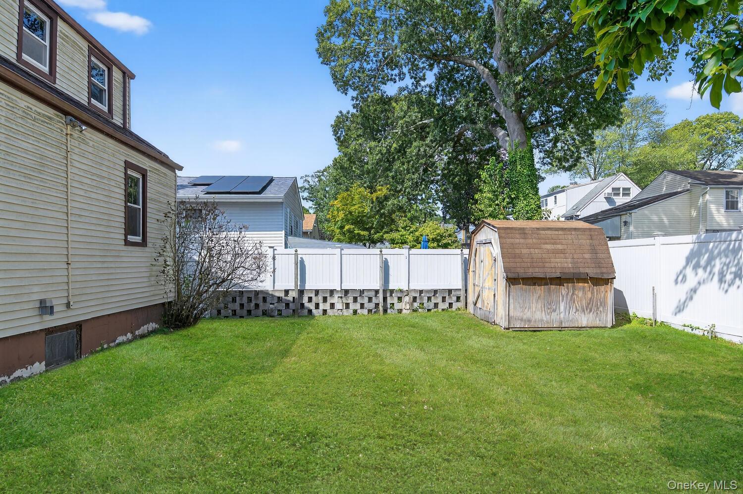 Single Family Hickory  Nassau County, NY 11709, MLS-911088-30