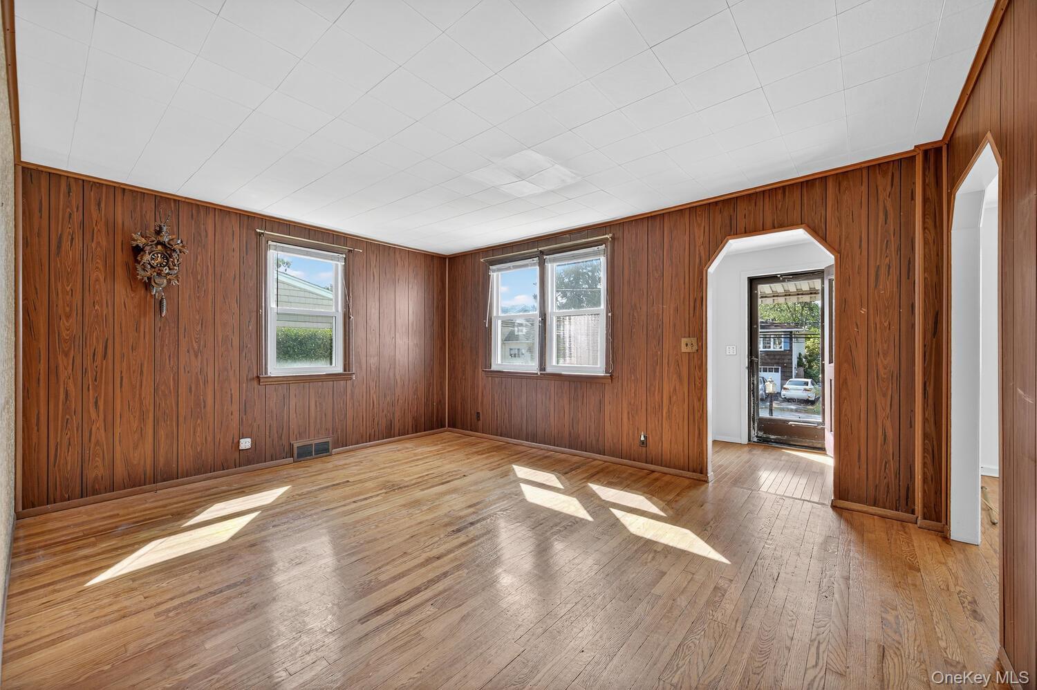 Single Family Hickory  Nassau County, NY 11709, MLS-911088-4