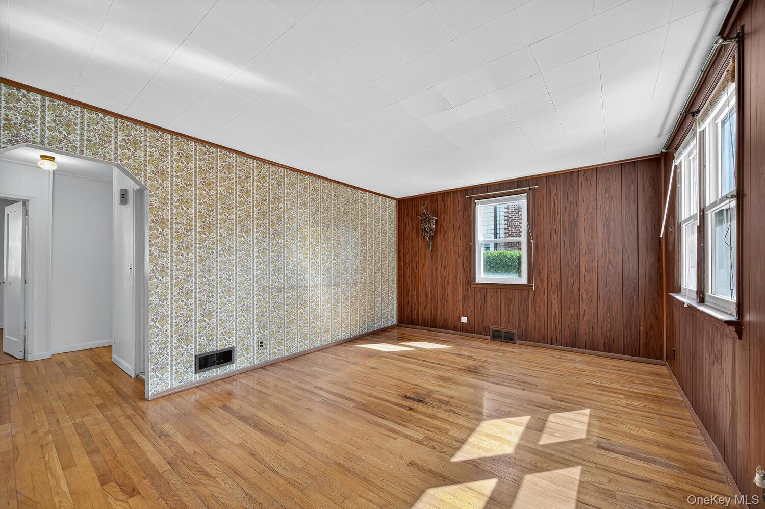 Single Family Hickory  Nassau County, NY 11709, MLS-911088-6