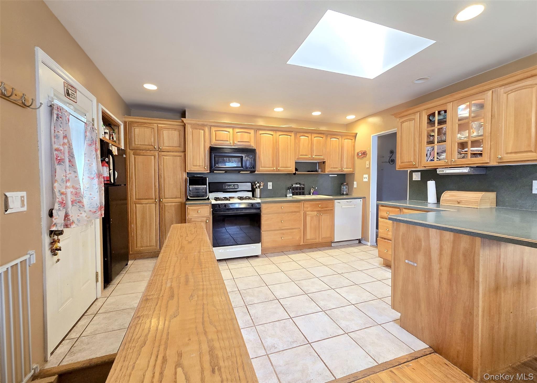 Single Family Choate Suffolk County, NY 11784, MLS-911167-5