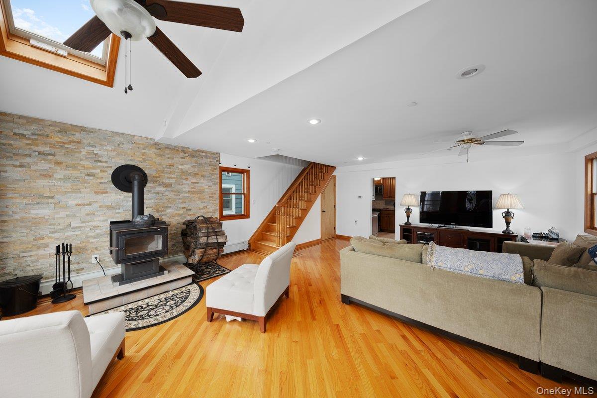 Single Family 6th  Queens, NY 11693, MLS-911289-3