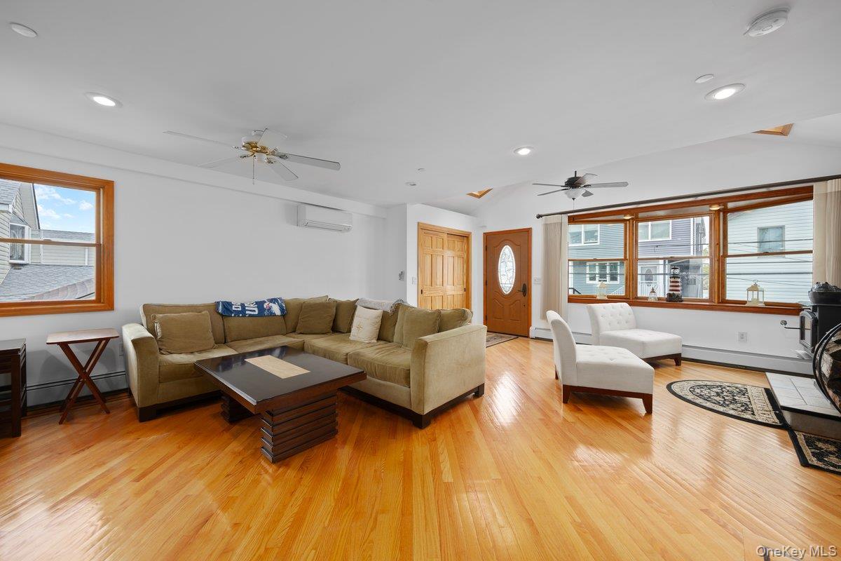 Single Family 6th  Queens, NY 11693, MLS-911289-4