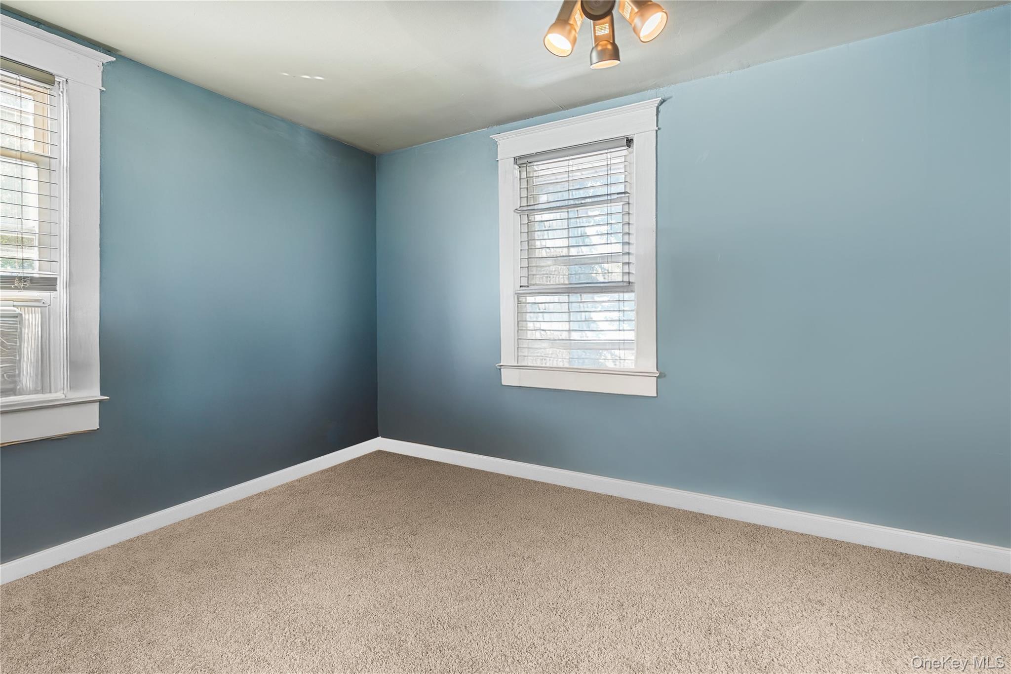 Single Family 4th  Suffolk County, NY 11757, MLS-911358-13