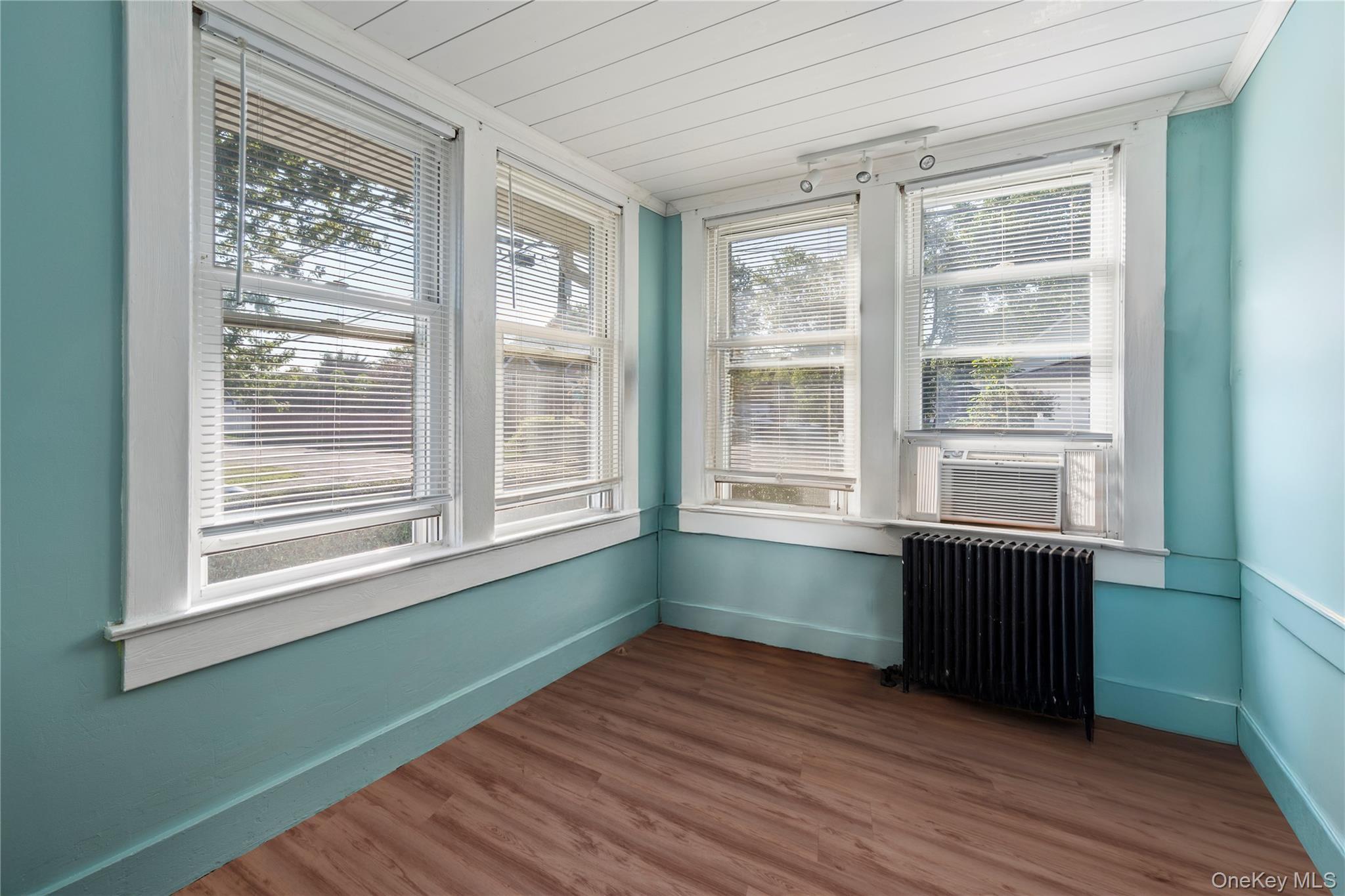 Single Family 4th  Suffolk County, NY 11757, MLS-911358-15